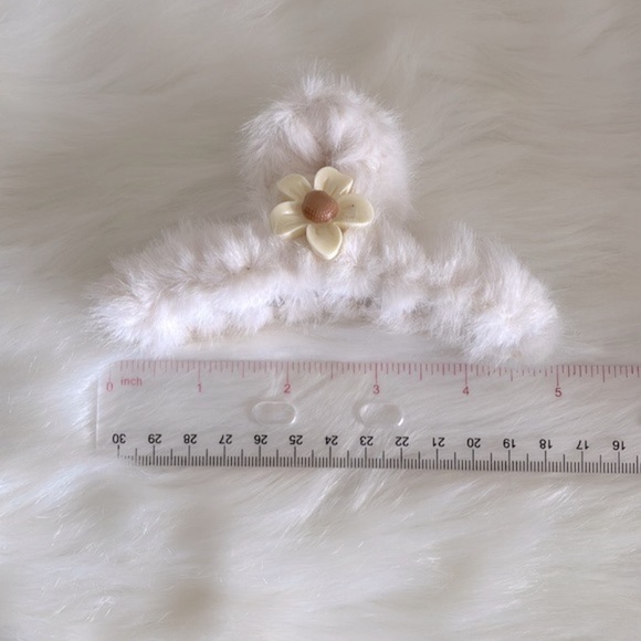 NWT - Hair clips (2pk) - Picture 5 of 8